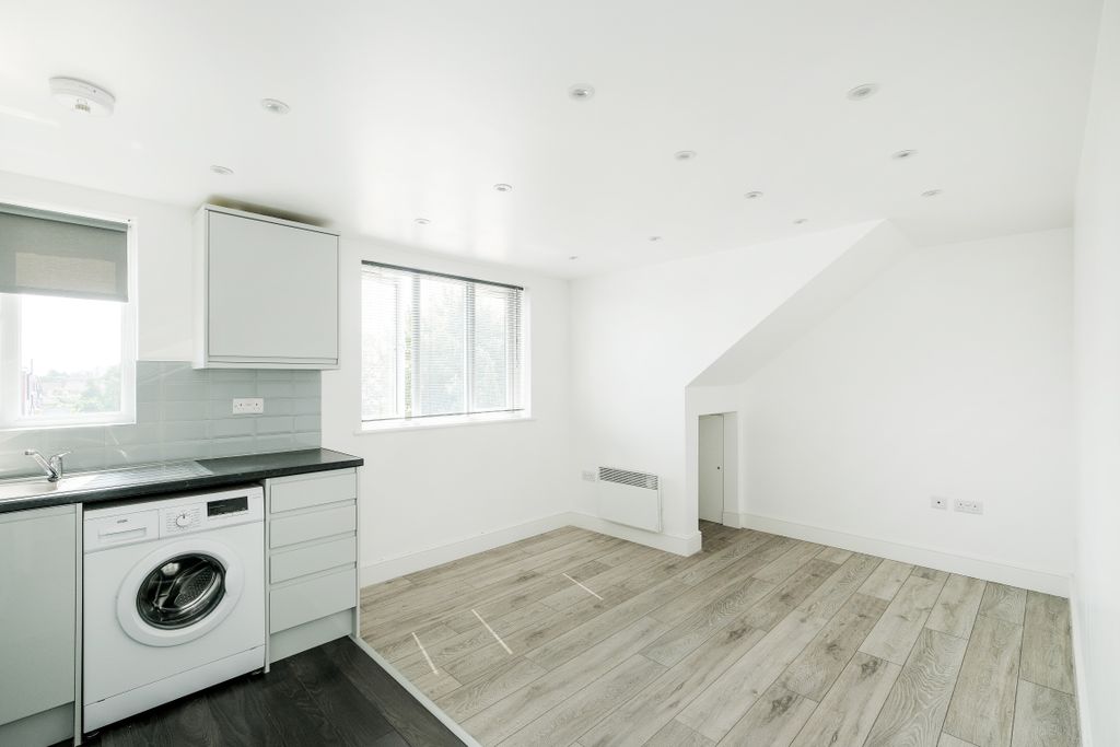 Property photo 2 of 11 Kitchen/Reception