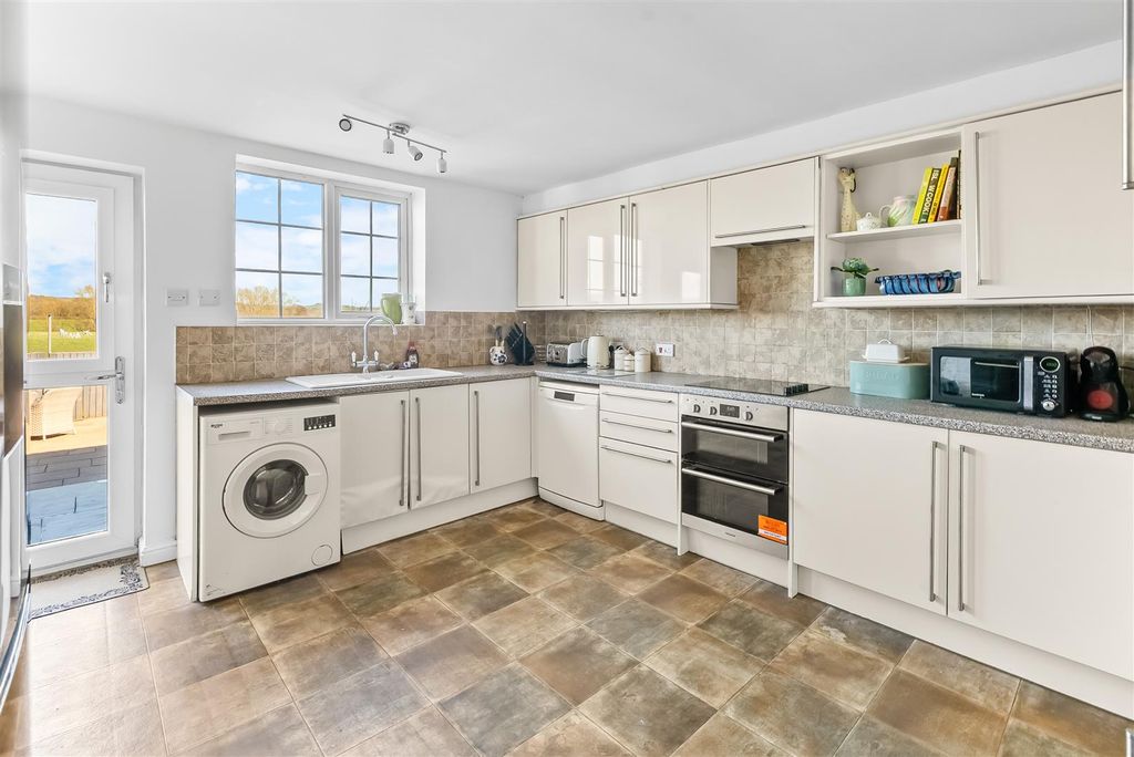 Property photo 3 of 20 Kitchen