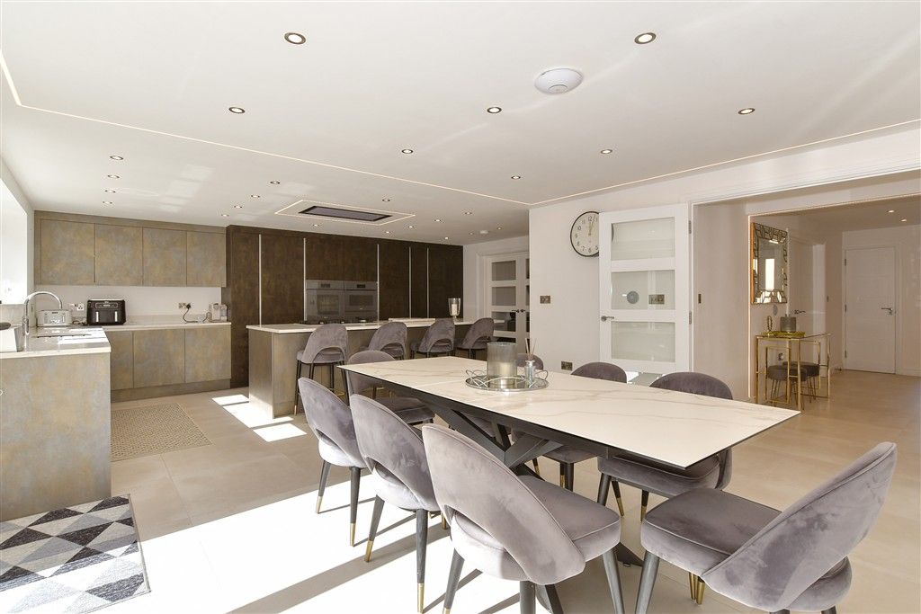 Property photo 3 of 16 Kitchen/Breakfast Room