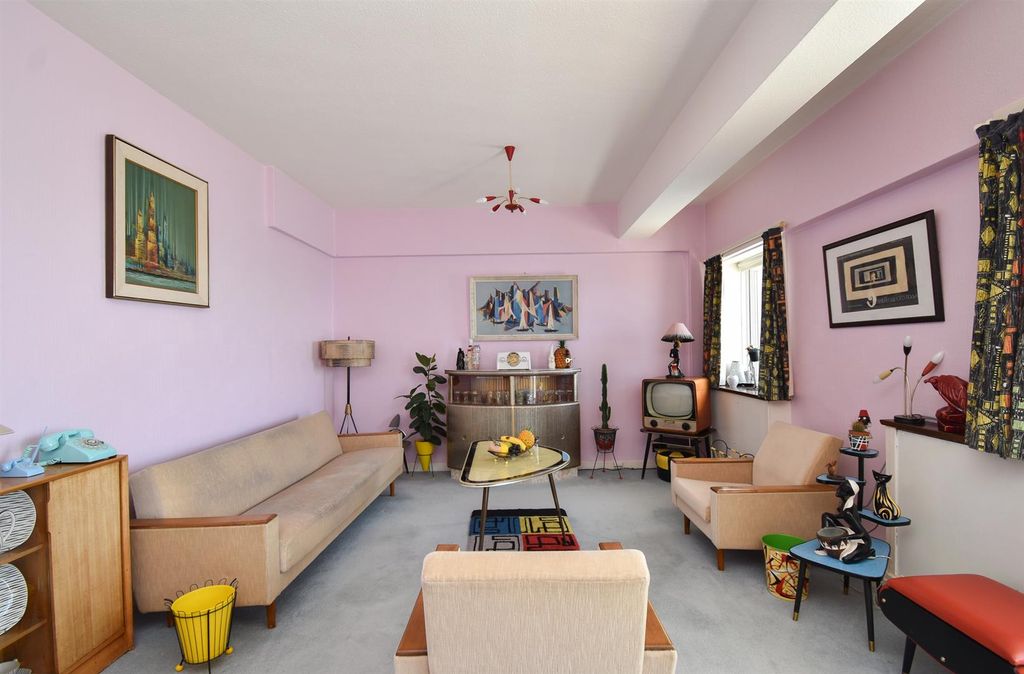 Property photo 2 of 41 Living Room