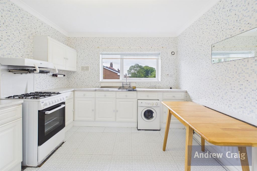 Property photo 2 of 11 Kitchen Breakfast Room