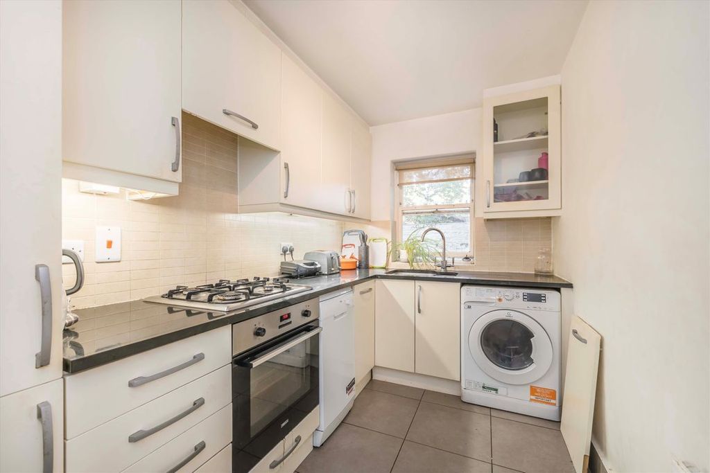 Property photo 3 of 6