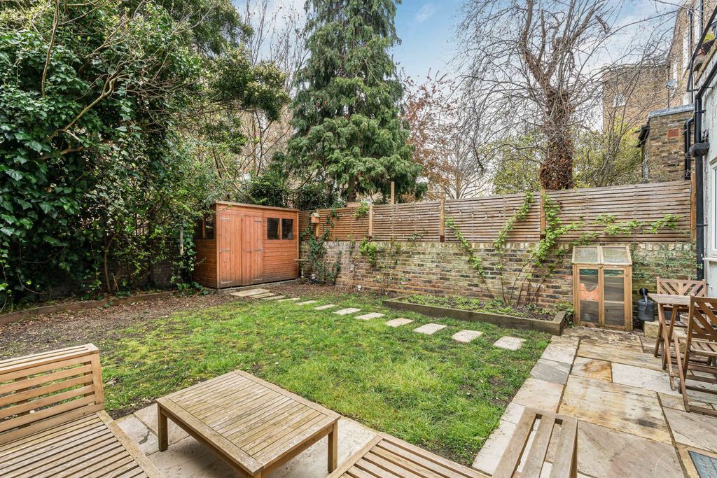 Property photo 3 of 18 Garden