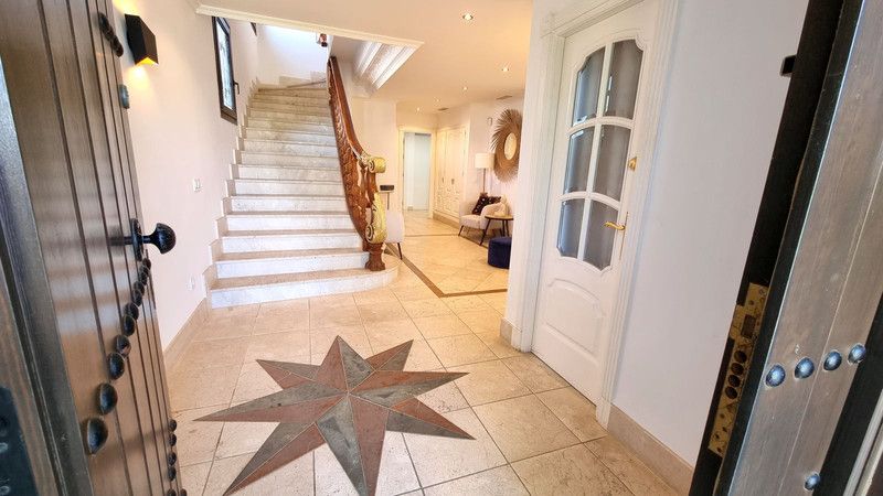 Property photo 2 of 51