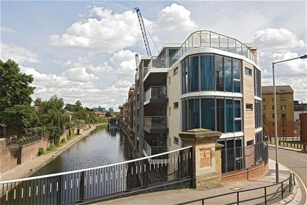 Property photo 2 of 10 Exterior View