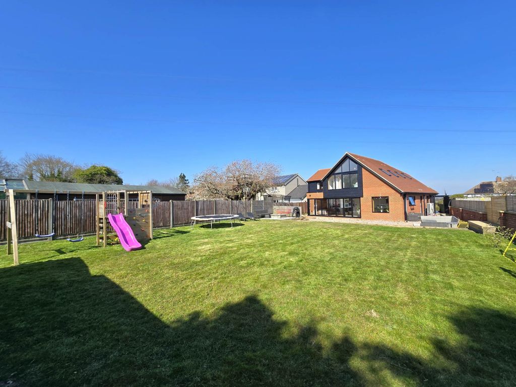 Property photo 2 of 27
