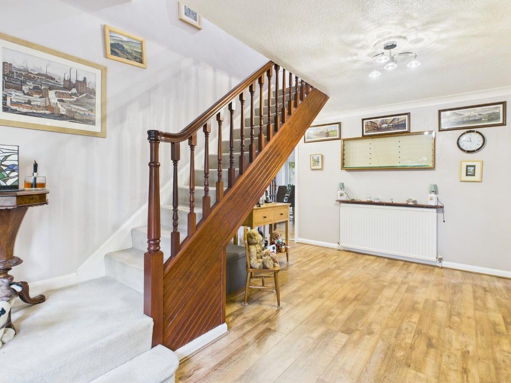 Property photo 2 of 28 Cam04899G0-Pr0243-Still002.Jpg