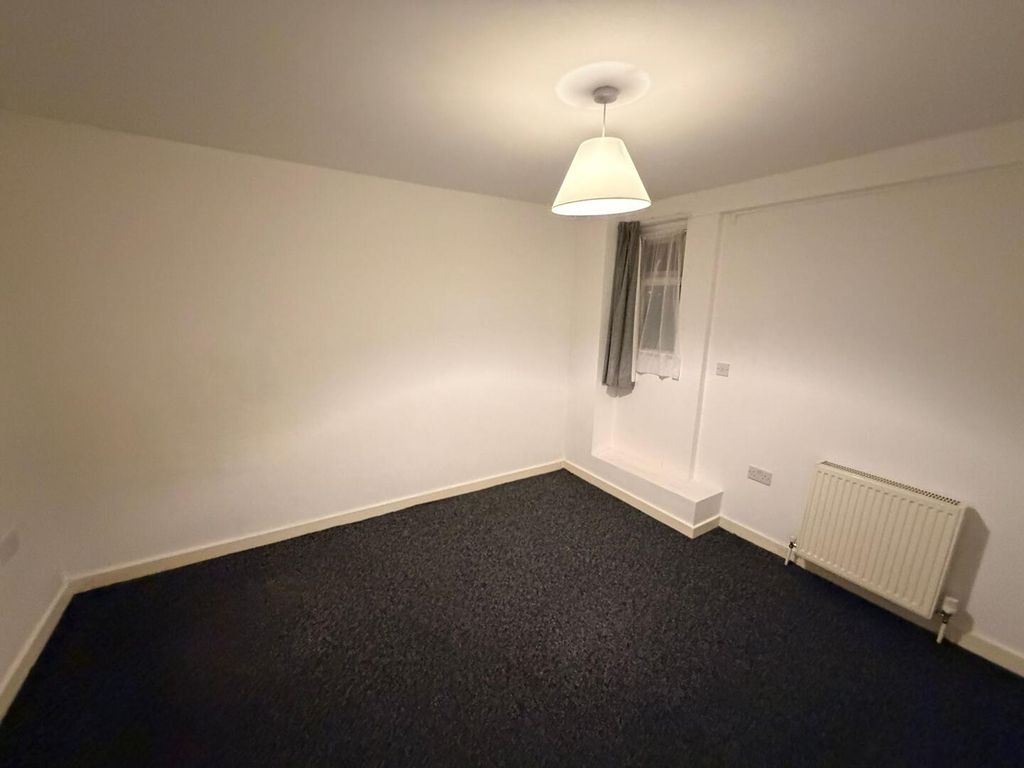 Property photo 3 of 6 Living Room