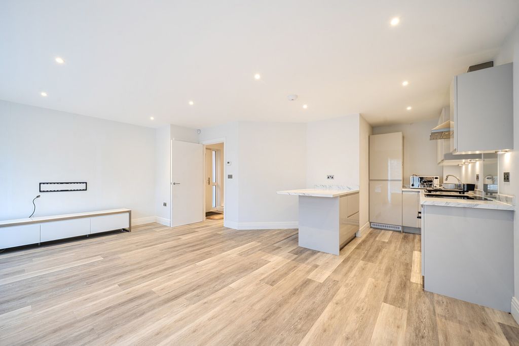 Property photo 2 of 17 1488387-18-6A4d28...