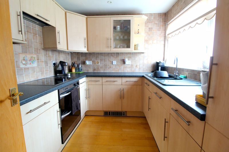 Property photo 2 of 12 Kitchen