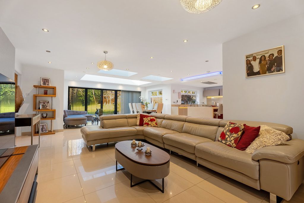 Additional image 9 of 6 bed detached house for salePine Grove, Brookmans Park AL9