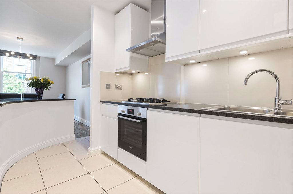 Property photo 3 of 18 Kitchen