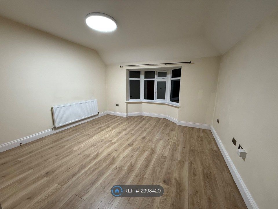 Property photo 3 of 11 Living Room