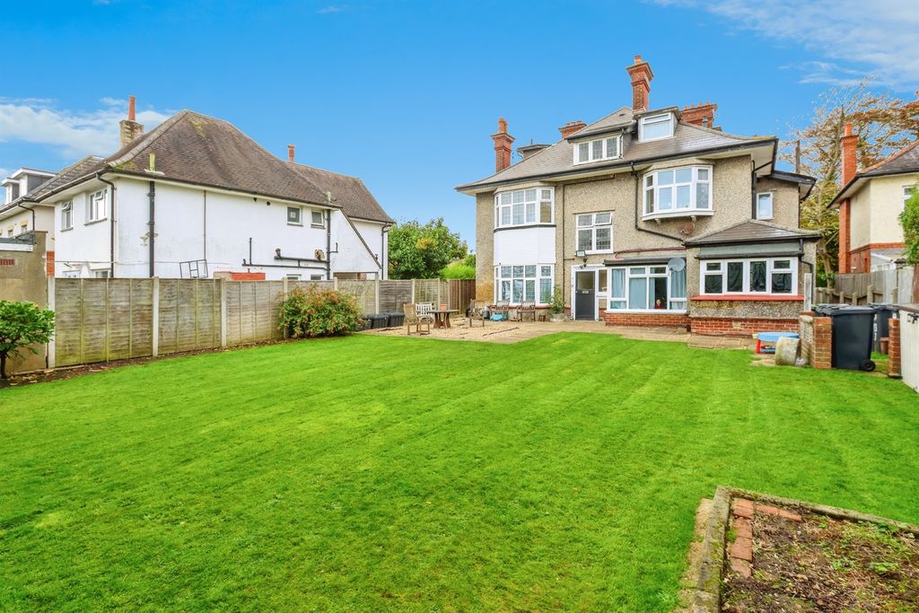 Property photo 2 of 17