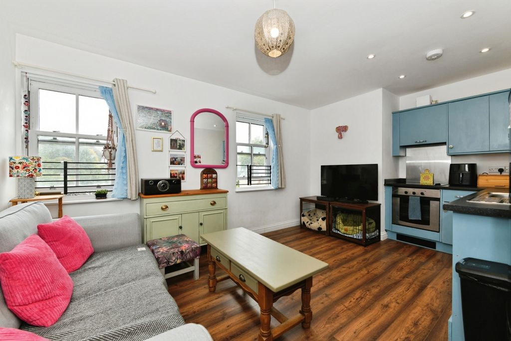 Property photo 2 of 12 Pbox-Img.Jpg