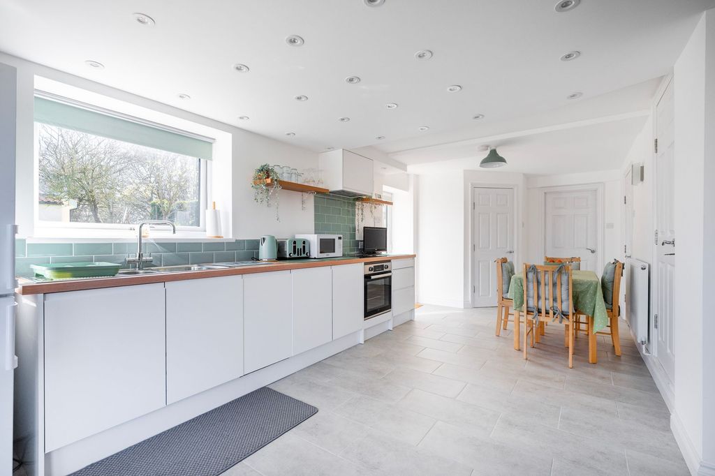 Property photo 3 of 30