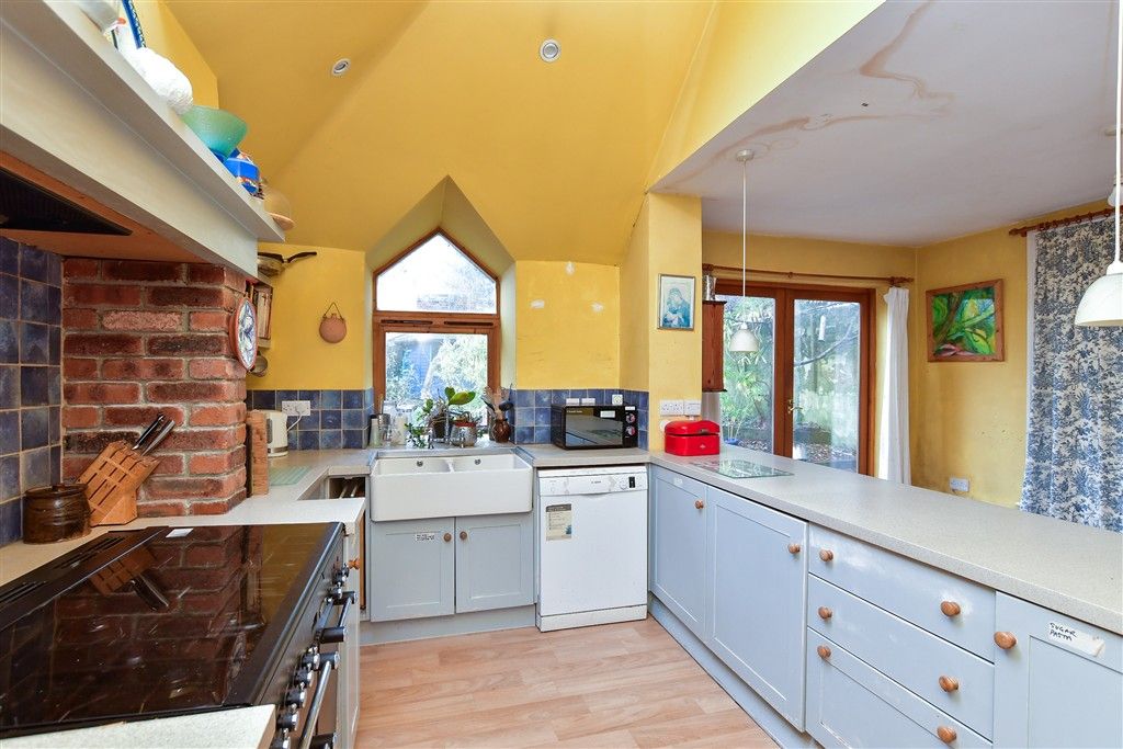 Property photo 3 of 15 Kitchen