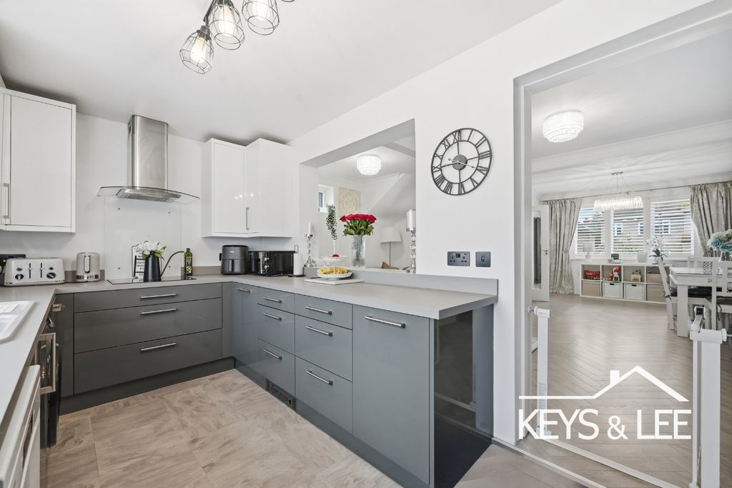 Property photo 3 of 15 4867517