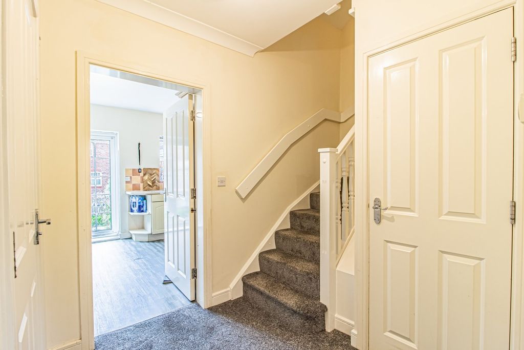 Property photo 3 of 24