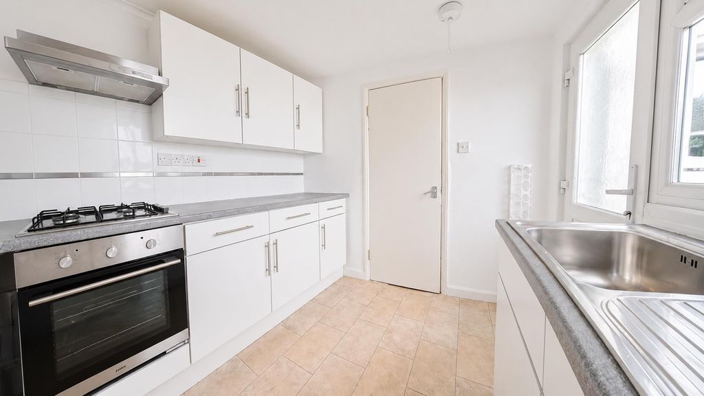 Property photo 1 of 11 Kitchen