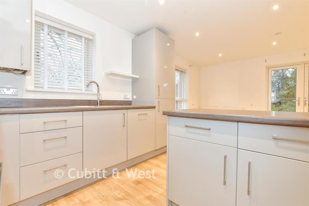 Property photo 2 of 13 2B4Fbccb2Dff3Bc68...