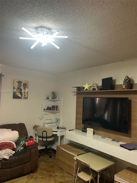 Property photo 3 of 5 <Alttext/>
