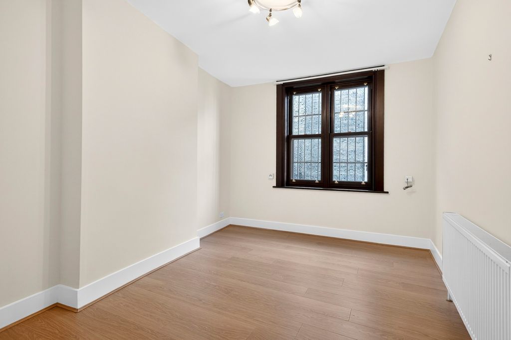 Property photo 3 of 20 Bedroom