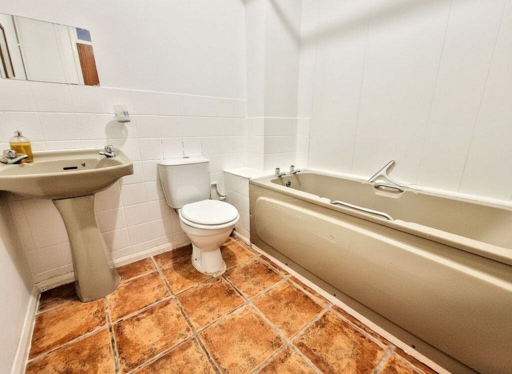 Additional image 6 of 2 bed flat for saleBeach Street, Dawlish EX7