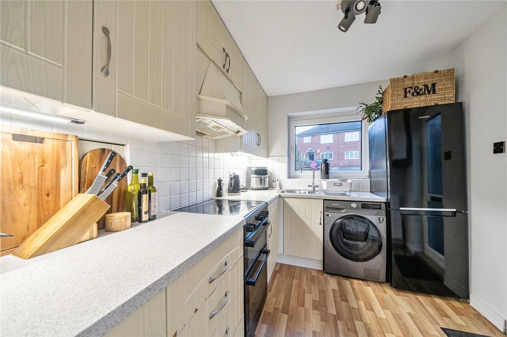 Property photo 3 of 32 Picture No. 16