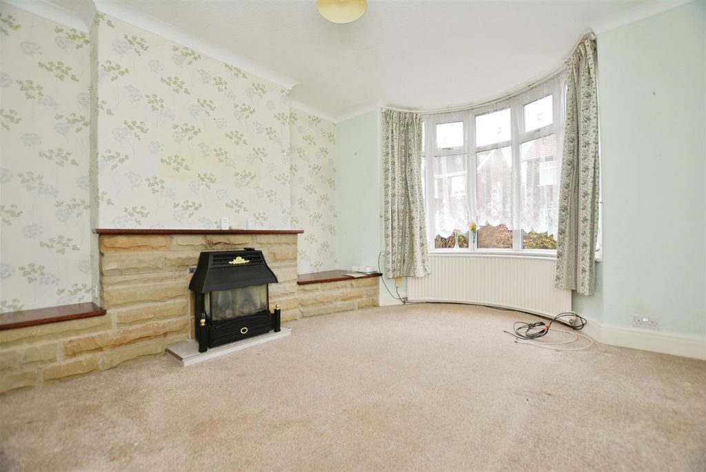 Property photo 2 of 18 Living Room