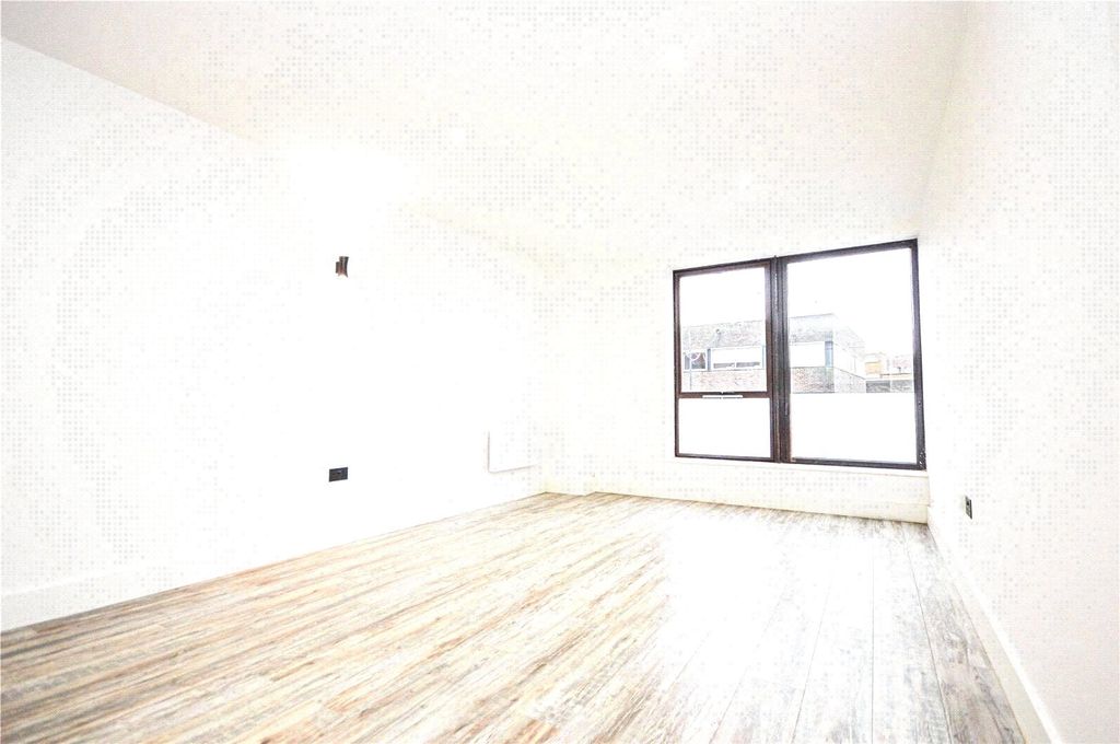 Property photo 3 of 6 Reception