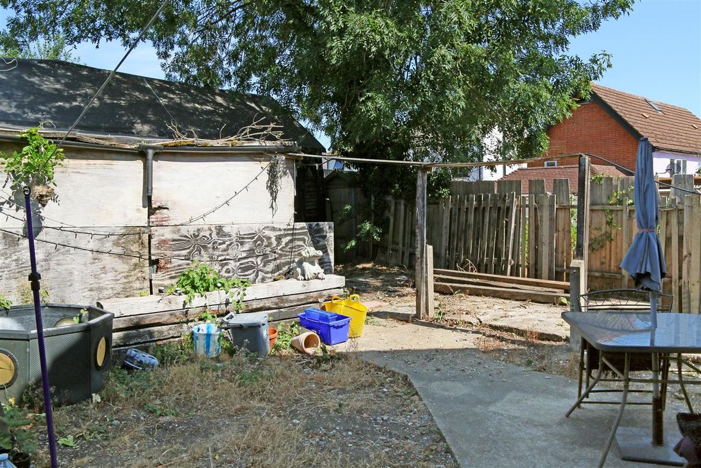 Property photo 2 of 12 Gardendp.Jpg