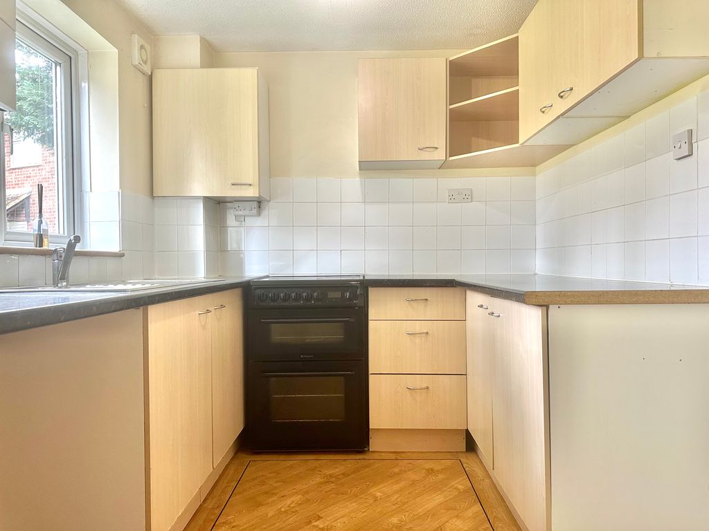 Property photo 3 of 9 Kitchen