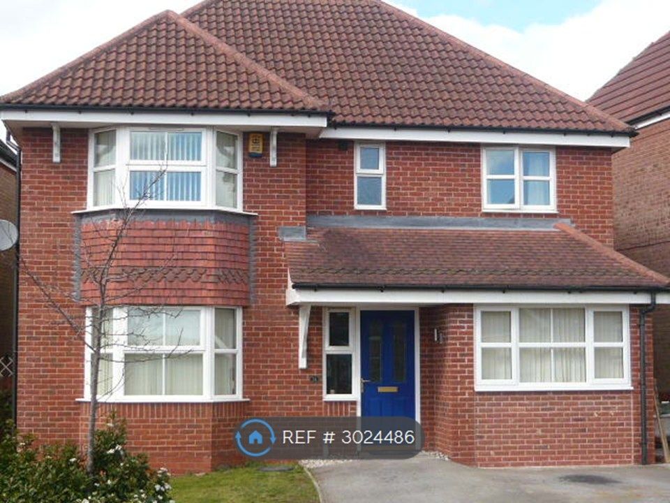 Property photo 1 of 10 Big Detached, Private Parking, Nice Garden, Shed