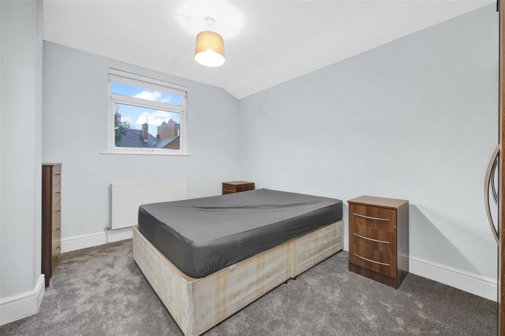 Property photo 2 of 9 Master Bedroom