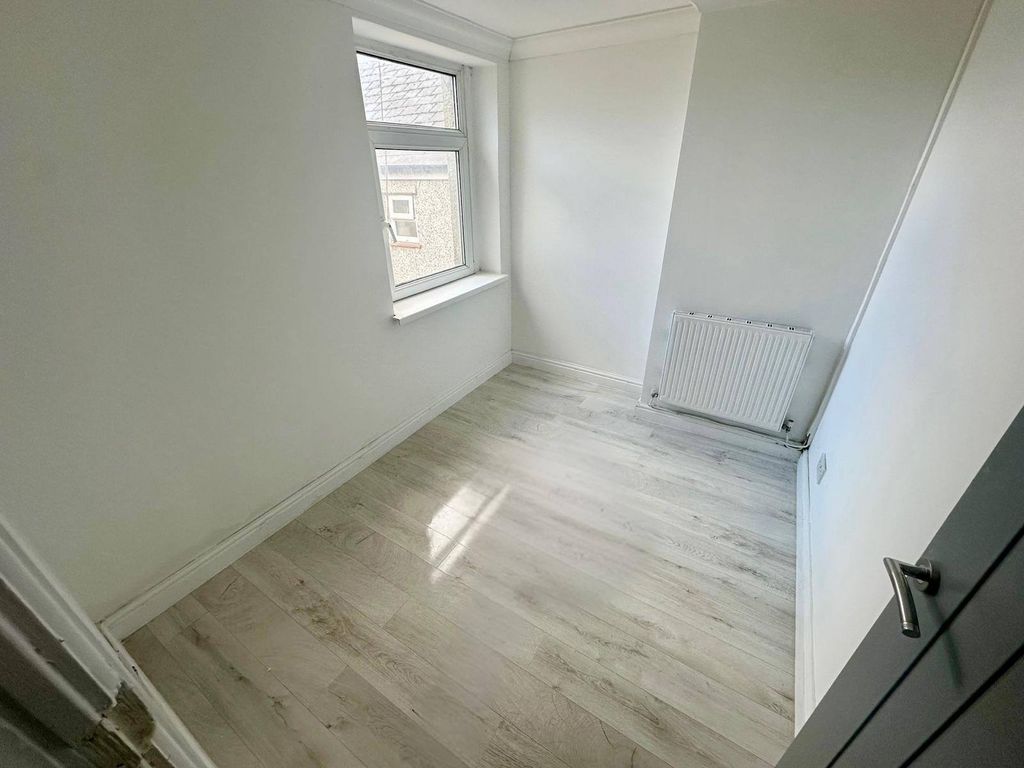 Property photo 3 of 5 Gallery