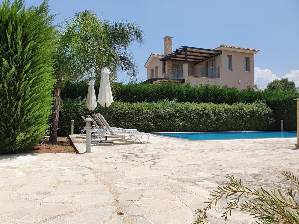 Property photo 2 of 20