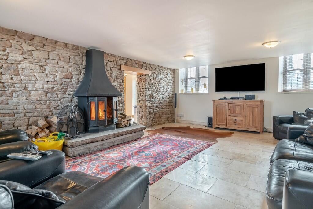 Property photo 3 of 22