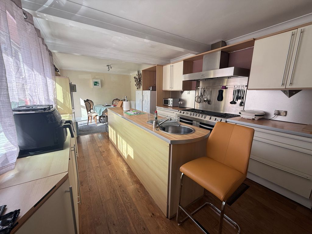 Property photo 3 of 22 10