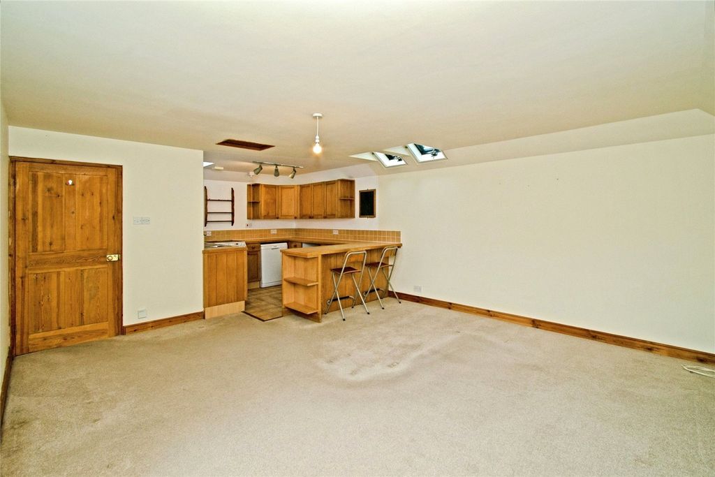 Property photo 2 of 13 Picture No. 10