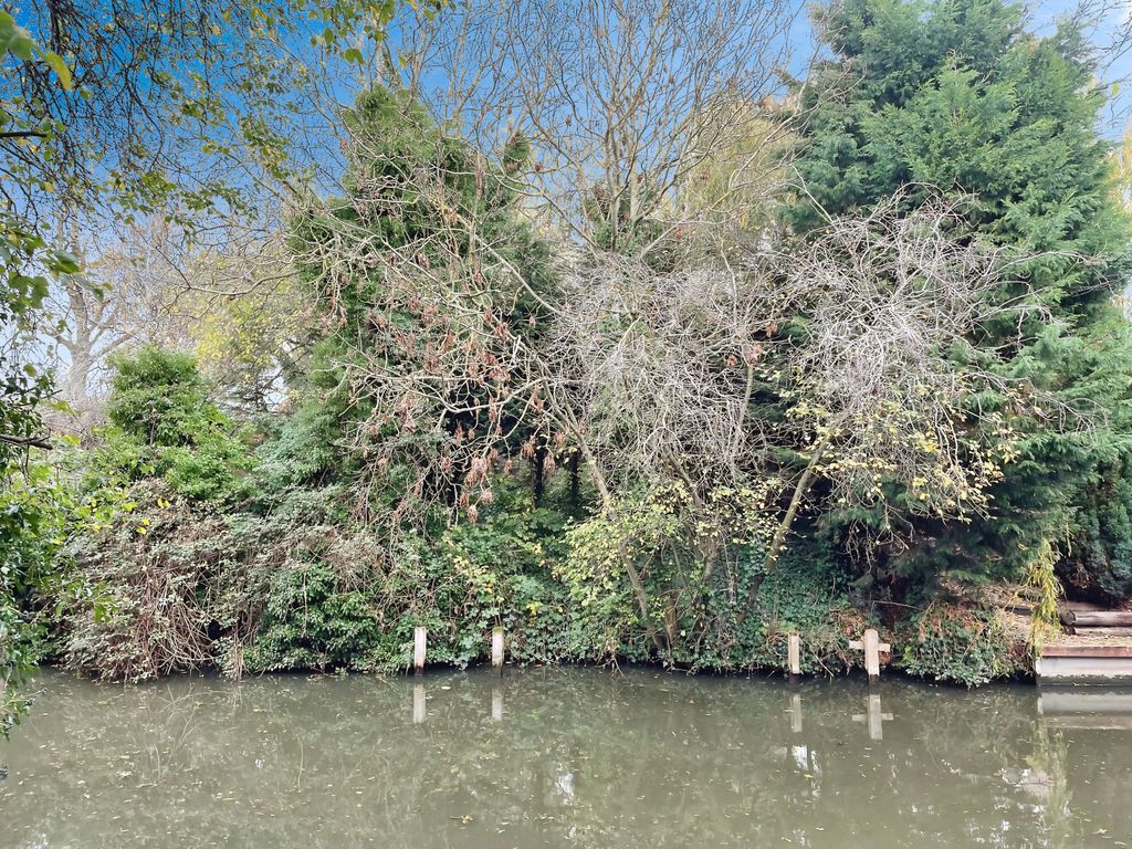 Property photo 1 of 2