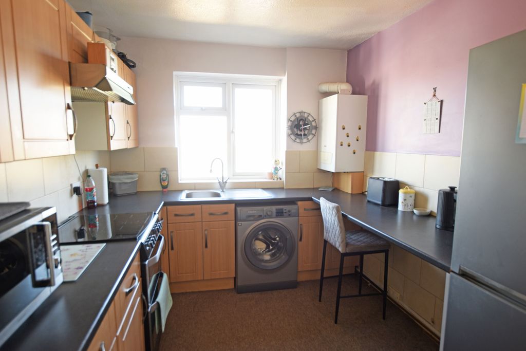 Property photo 2 of 12 Kitchen