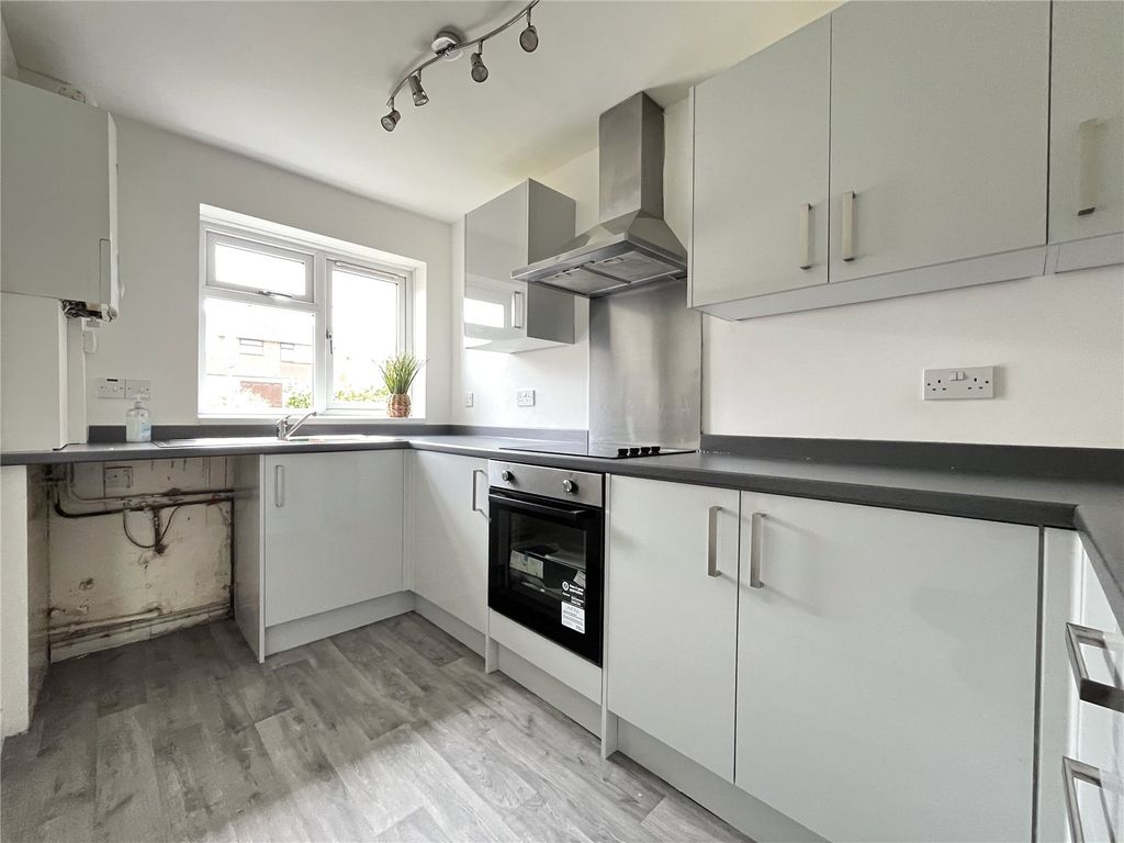 Property photo 2 of 14 Picture No. 11