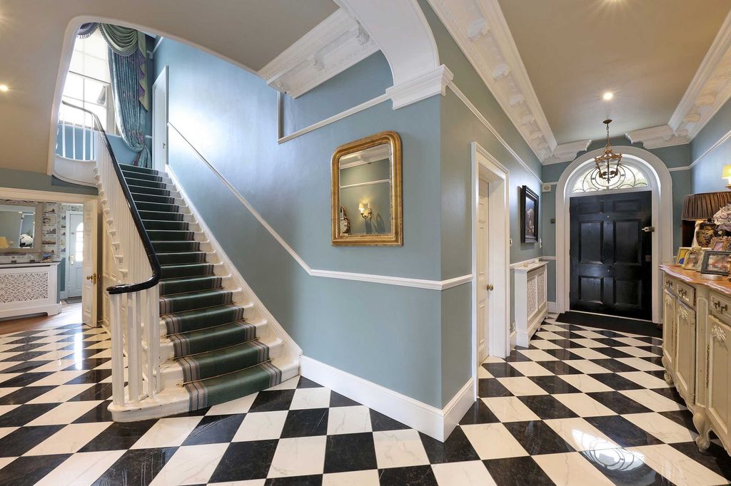 Property photo 2 of 24 Entrance