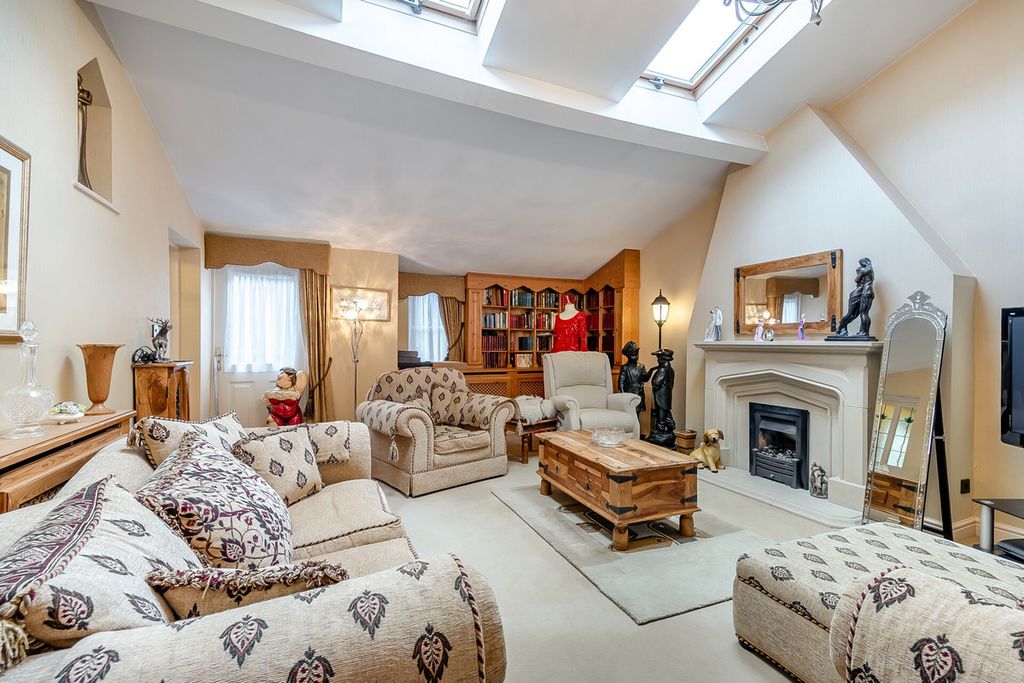 Property photo 3 of 48