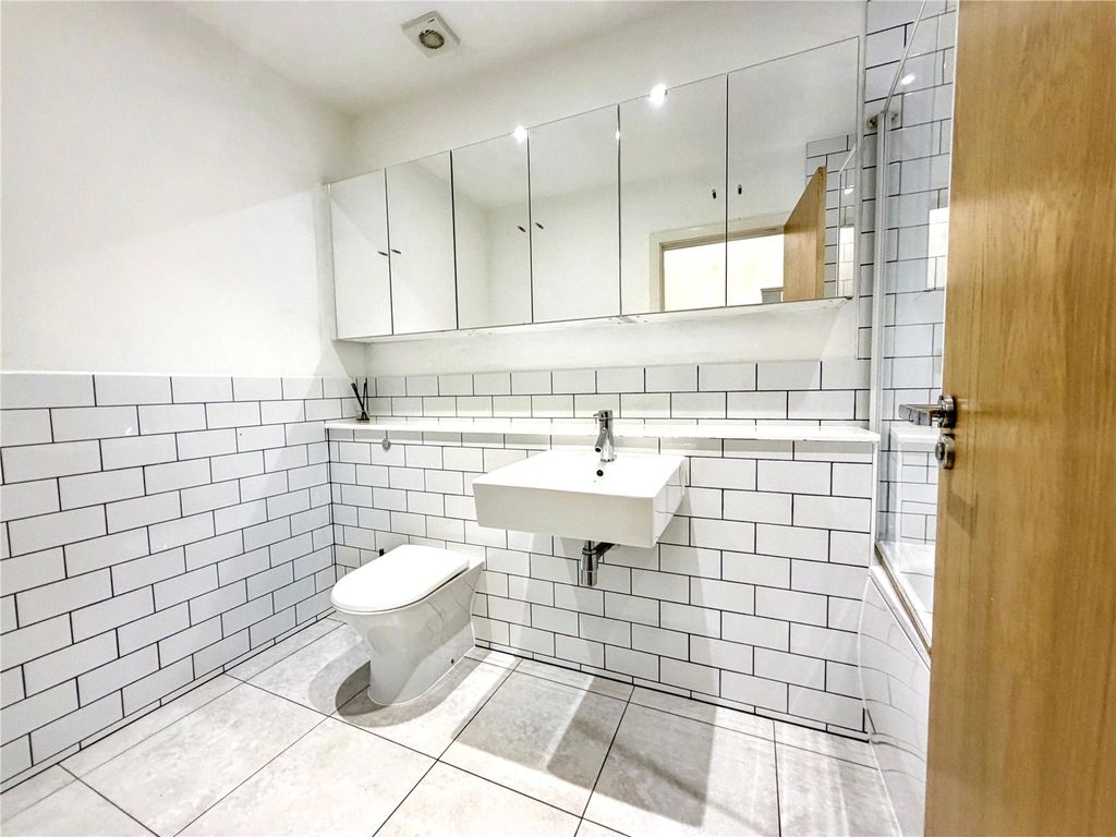 Property photo 1 of 8 Picture No. 15