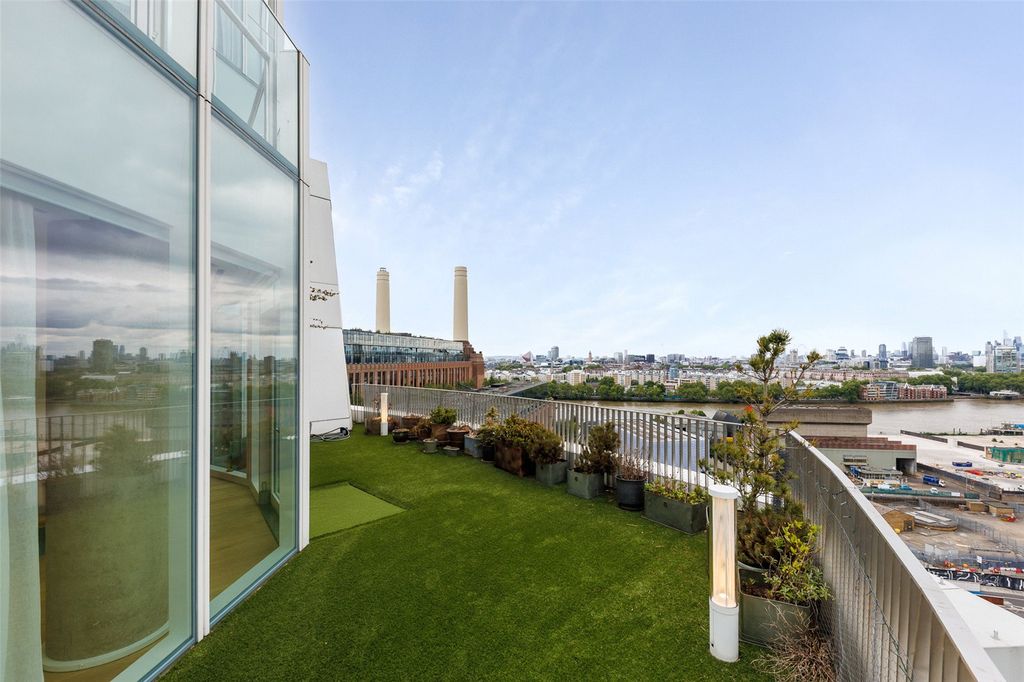 Property photo 2 of 16 Roof Terrace