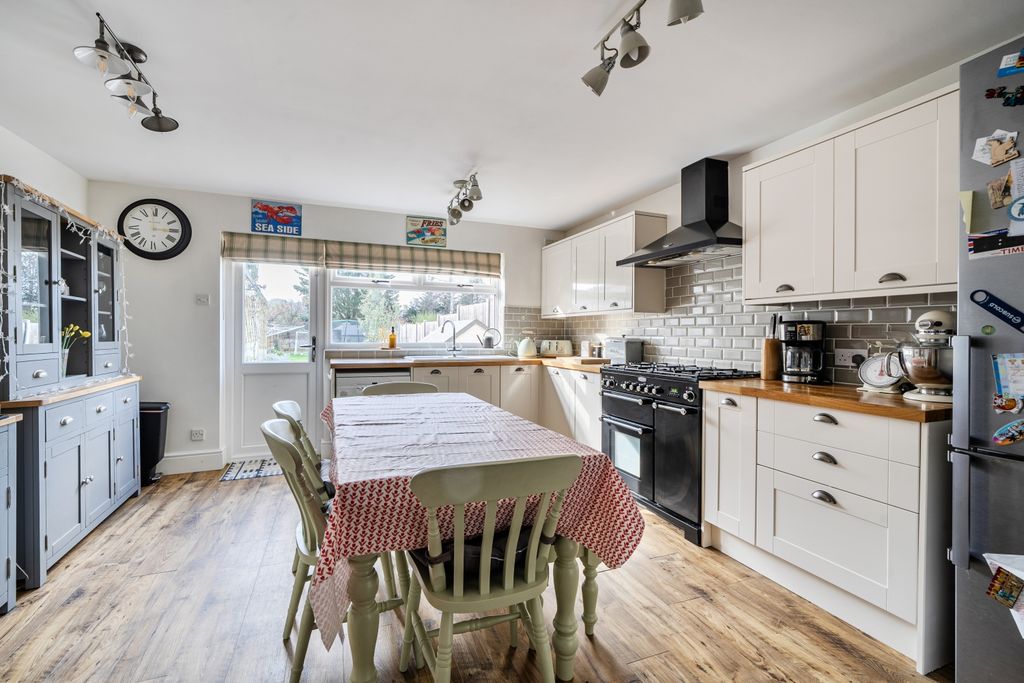 Property photo 2 of 14 1423178-7-69Aee40E68387