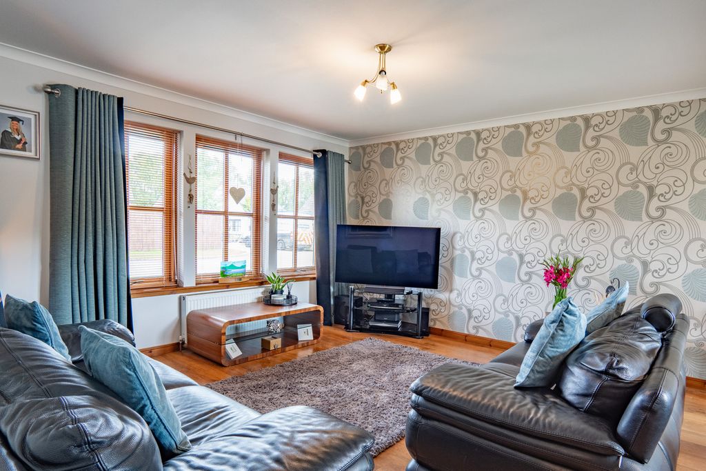 Property photo 2 of 40