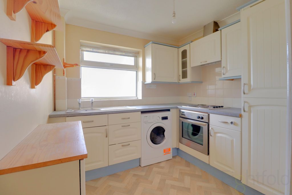 Property photo 2 of 9 Kitchen